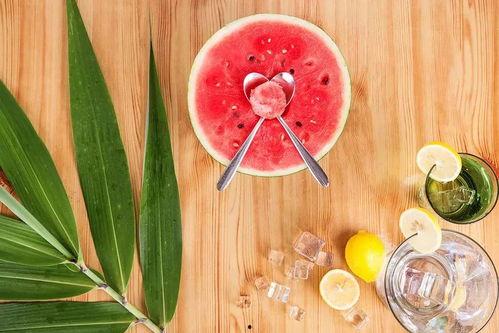 吃瓜不打伞,轻松避暑，不打伞也能畅享清凉