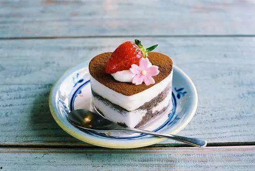 带你吃瓜解说仿真蛋糕,带你吃瓜解说