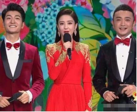 酒吧蒙眼吃瓜,酒吧里的趣味吃瓜盛宴