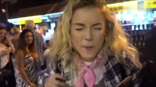 外国女孩吃瓜视频,趣味横生瞬间集锦