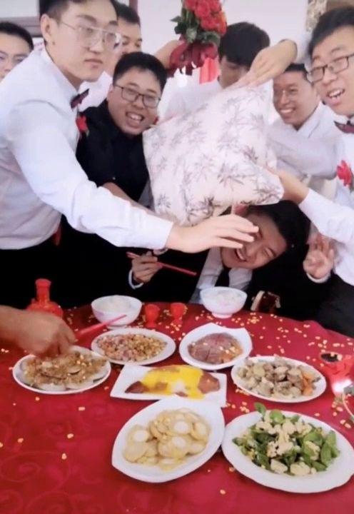 结婚新郎吃吊瓜好吗,寓意吉祥，增添喜气