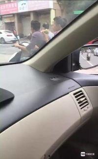 疯狂吃瓜动态图,笑料横生的瞬间回顾