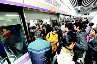 青岛地铁吃瓜墙事件,揭秘网络热议背后的真相