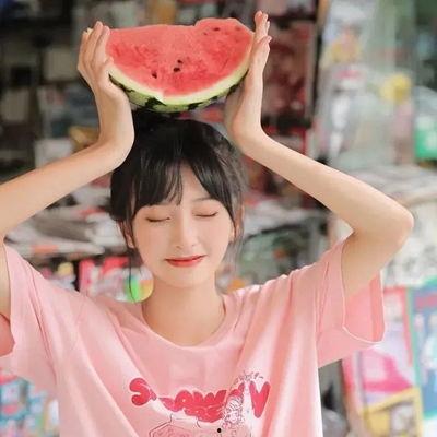 低调吃瓜头像女生,她以独特魅力诠释现代女性的自信与从容