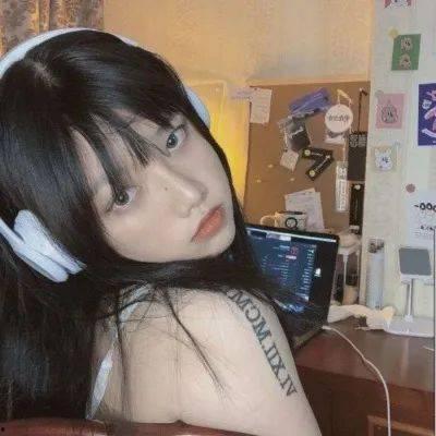 低调吃瓜头像女生,她以独特魅力诠释现代女性的自信与从容