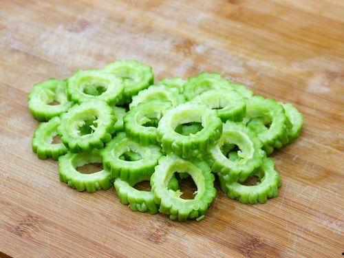 扶阳正阳吃瓜,夏日吃瓜养生之道