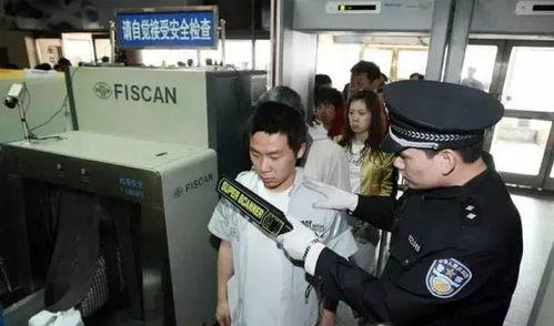 火车安检吃的瓜,火车上的温馨瞬间