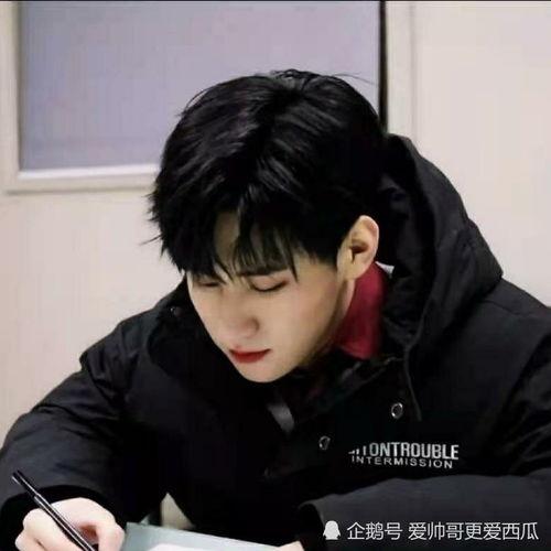 张真源吃瓜瞬间,意外曝光娱乐圈惊人内幕