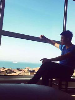 路旁吃瓜群众视频,一幕幕生活百态尽收眼底