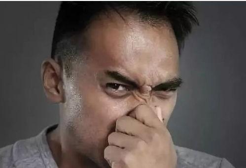 男人吃瓜噎住,揭秘男性意外噎食的惊险瞬间