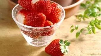 草莓大王吃瓜,草莓大王与神秘瓜果的奇幻之旅