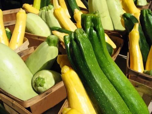 小城夏天吃瓜版,一场别开生面的吃瓜盛宴